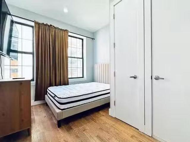Vernon Ave, Brooklyn, NY