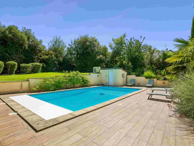 Vernon, Normandie: maison ancienne en excellent état avec piscin