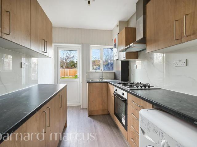 Vernon Road, FELTHAM 3 bed house to rent £2,150 pcm £496 pw
