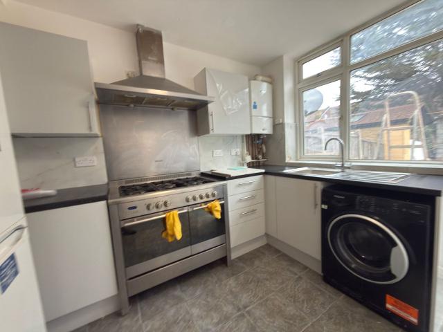 Vernon Road, Ilford IG3, 5 bed terraced house to rent, £4,000 pcm | PrimeLocation