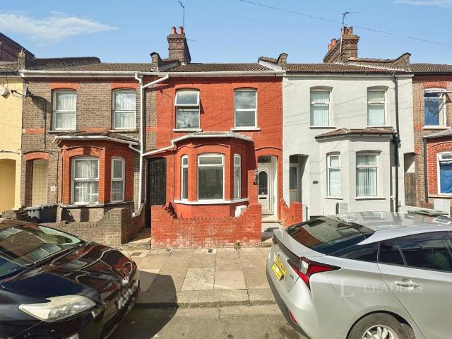 Vernon Road, Luton, Bedfordshire, LU1 3 bed terraced house to rent £1,500 pcm £346 pw