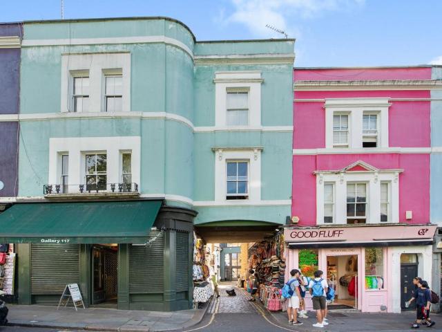 Vernon Yard, London W11 1 bed mews to rent £5,200 pcm £1,200 pw