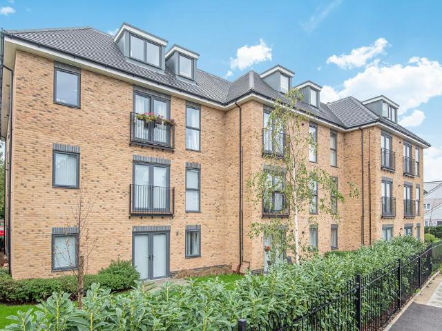 Verona Court, St Albans, AL1 2 bed flat to rent £2,000 pcm £462 pw
