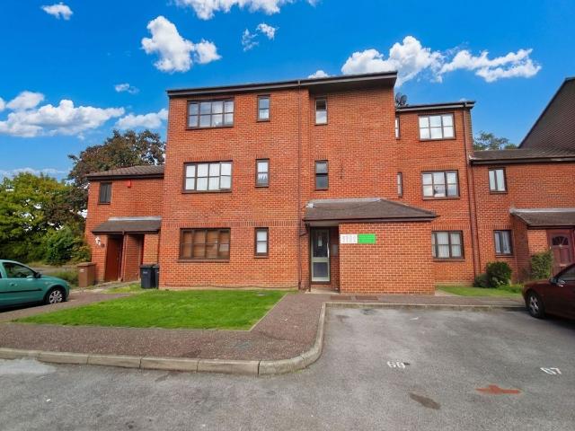 Verona Close, Uxbridge UB8, Studio to rent, £1,150 pcm | PrimeLocation