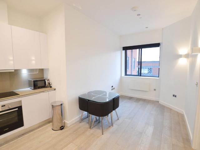 Verona Apartments, 50 Wellington Street, Slough, Berkshire SL1, 1 bed flat to rent, £1,200 pcm | PrimeLocation