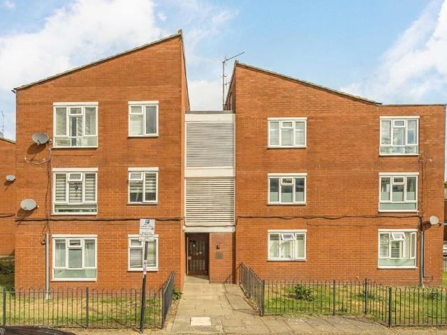 Verran Road, London SW12 1 bed flat to rent £1,600 pcm £369 pw