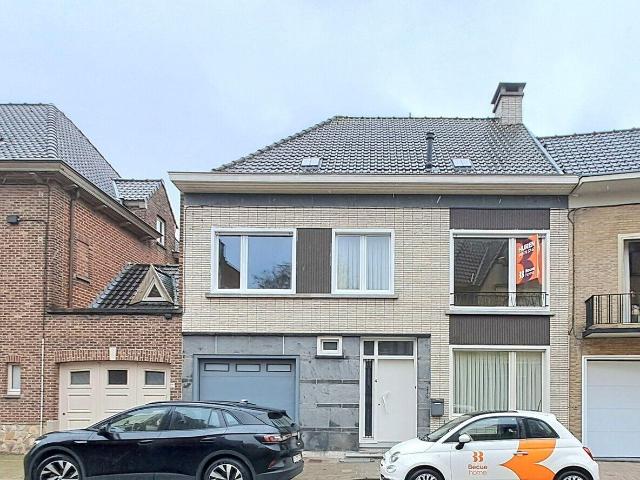 Verrassend ruime en charmante woning met grote inpandige gar