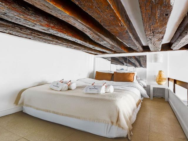 Verrerie Suite: Loft in the heart of the capital, Paris Amsterdam Apartments for Rent