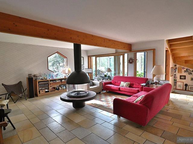 VERRIÈRES LE BUISSON Maison familiale de 7 pièces, 143 m² Te