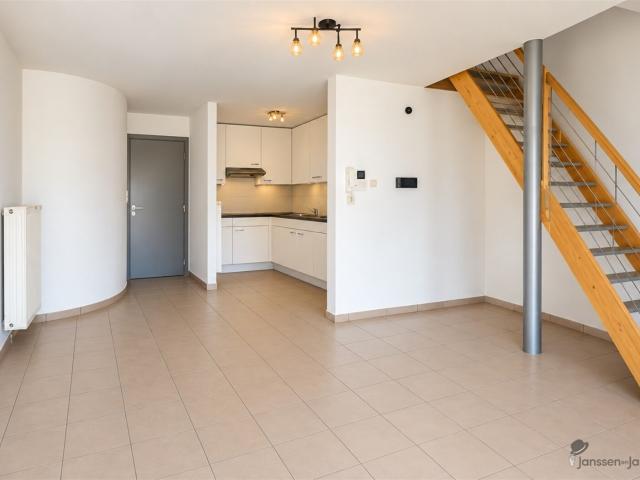 Vers gerenoveerd dakappartement met zuidgericht terras