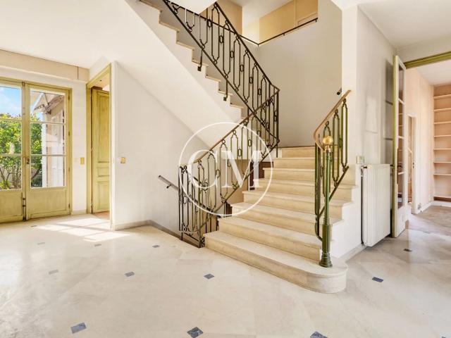 VERSAILLES ? ÉLÉGANTE MAISON FAMILIALE AVEC PISCINE INTÉRIEURE E