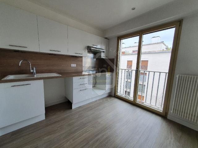 VERSAILLES GRAND SIECLE 3 PIECES 83m² balcon 5ème étage