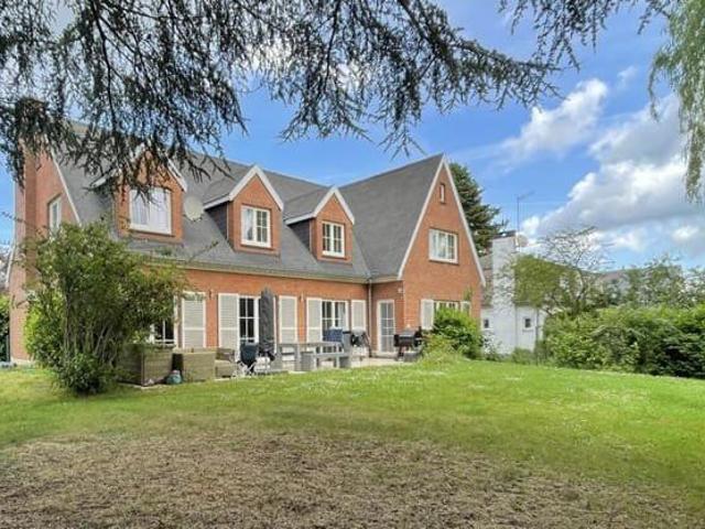 Versailles L shaped sitting/dining + 6 bedrooms + 4 ba