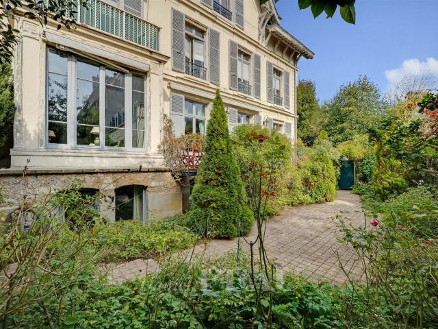 Versailles Rive Droite Appartement 2 3 chambres avec jardi. 160m² Versailles