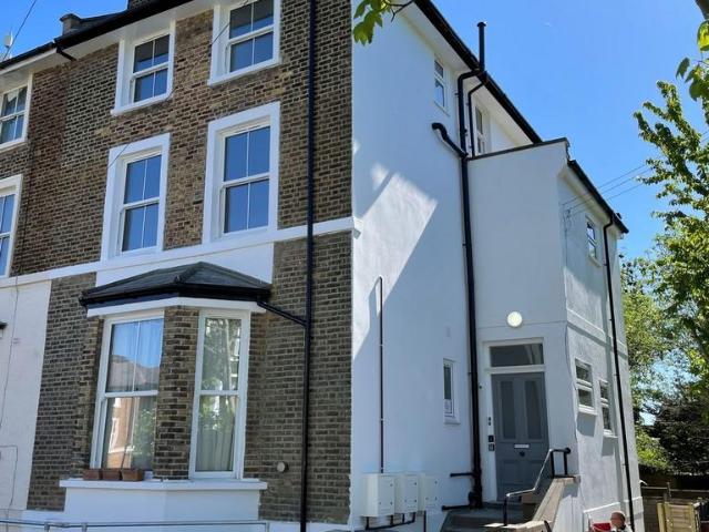 Versailles Road, London 3 bed semi detached house to rent £2,450 pcm £565 pw