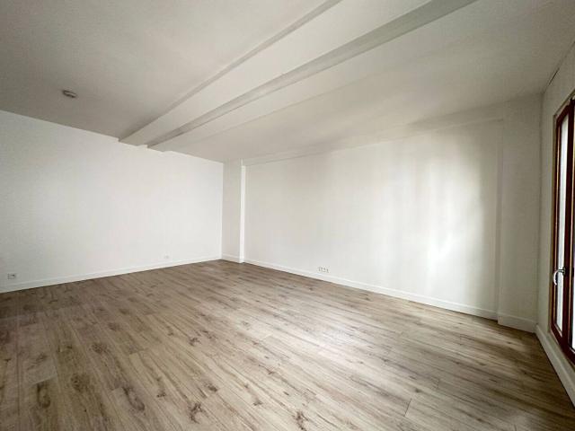 VERSAILLES / STUDIO INDEPENDANT