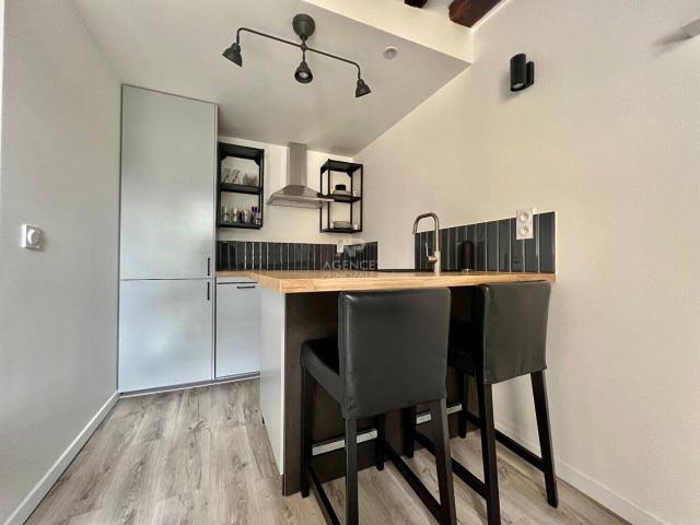 Versailles Saint Louis Très Bel Appartement de 2 pièces meubl