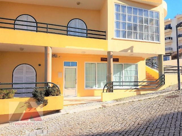 Versatil apartamento T1+1 Remodelado, a 50mts do MAR da Praia de Santa Helena em Santa Cruz, Torres Vedras, Lisboa, Por