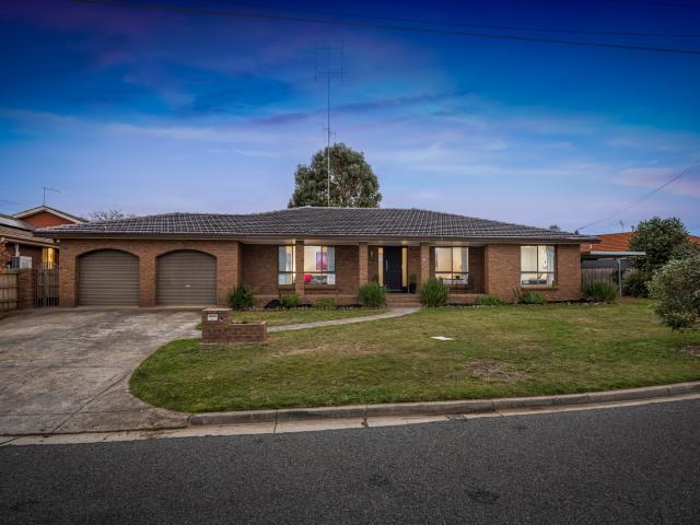 Versatile 3 Bedroom Home with Heated Studio & Prime Location