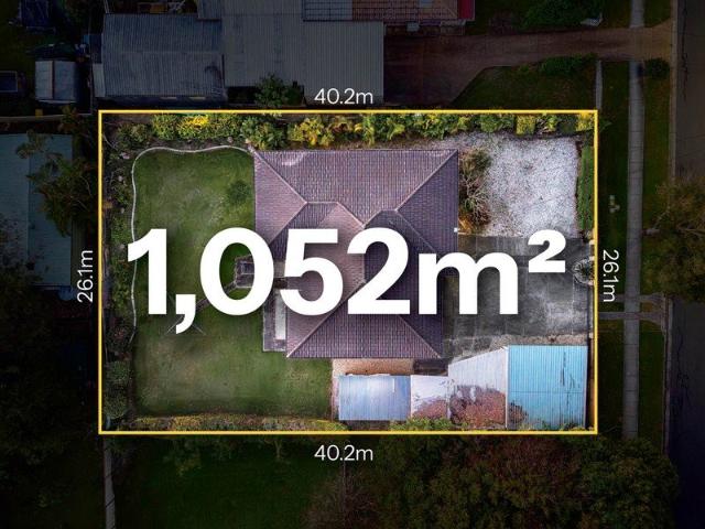 Versatile 2 storey on a splitter block STCA + 5 star walkability!