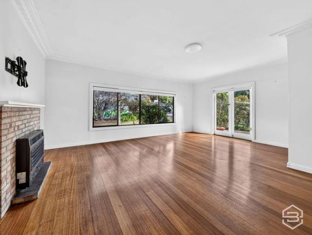 Versatile 4 Bedroom Home with Detached Studio & Ensuite