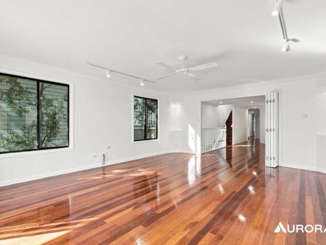 Versatile 5 or 6 bedroom family home in Paddington