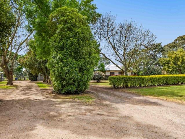 Versatile Country Retreat with Outstanding Equine Facilities