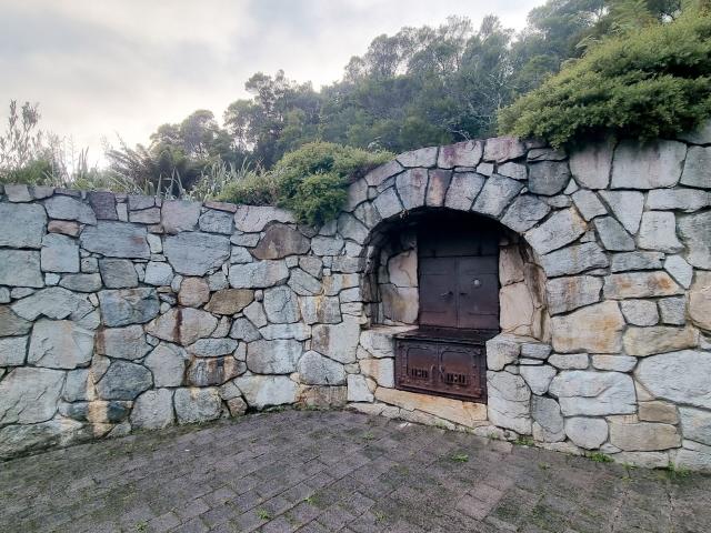 Versatile Coastal Gem Fully furnished Airbnb with Studio & Garage