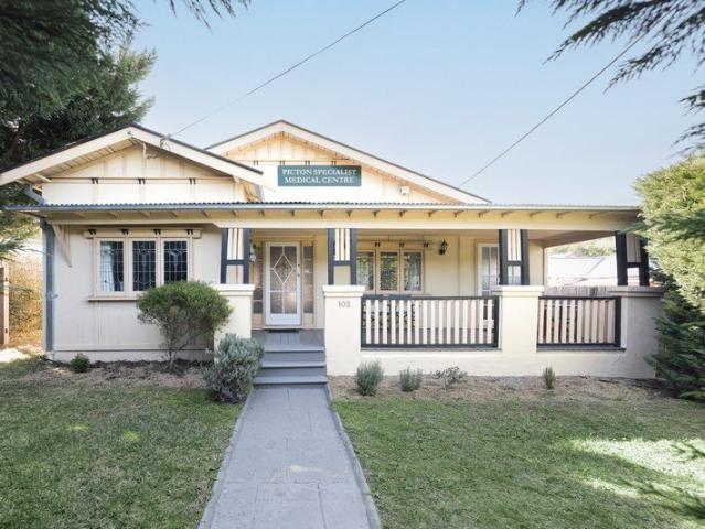 Versatile consulting premises or residential opportunity on 544m² Zoned R3
