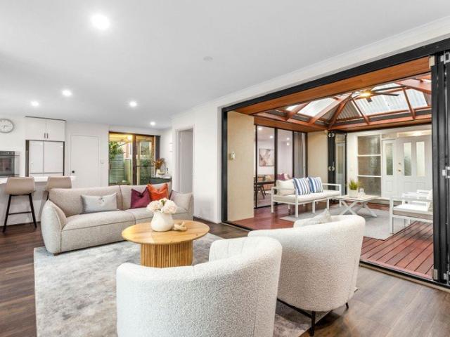 Versatile Carine Living