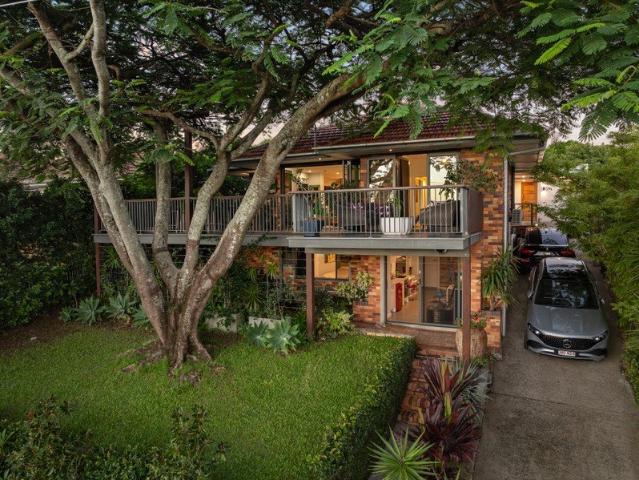 VERSATILE CHARMING HOME, SENSATIONAL CITY VIEWS