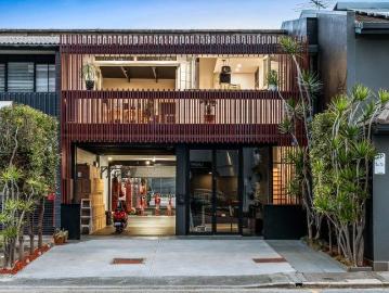 Adelaide, South Australia - Equipped kitchen