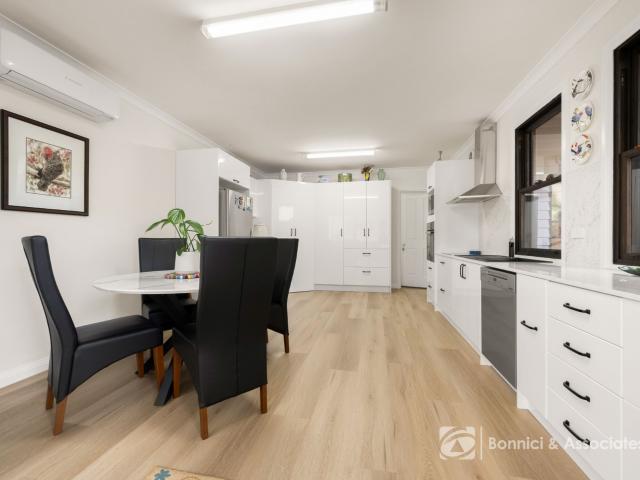 Versatile and Comfortable Central Beechworth Living