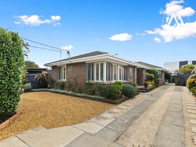 Versatile Bayside Living with Self Contained Accommodation