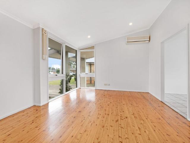 VERSATILE GARAGE & WORKSHOP SPACE – FUNCTIONALITY MEETS FAMILY LIVING