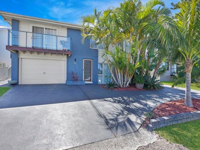 Versatile Dual Living Home in Ultra Convenient Location