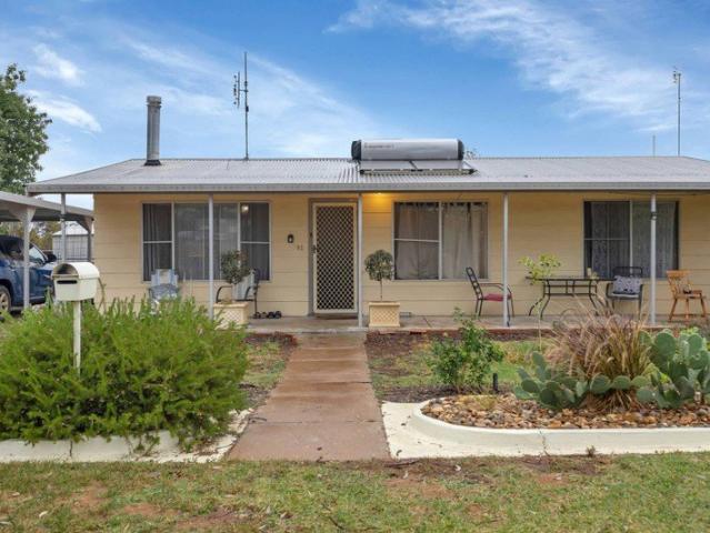 Versatile Dual Living with Income Potential