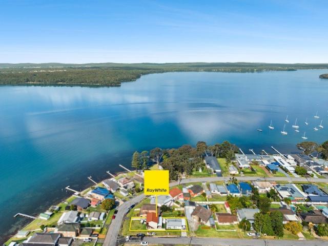 Versatile Dual Living with Lake Views