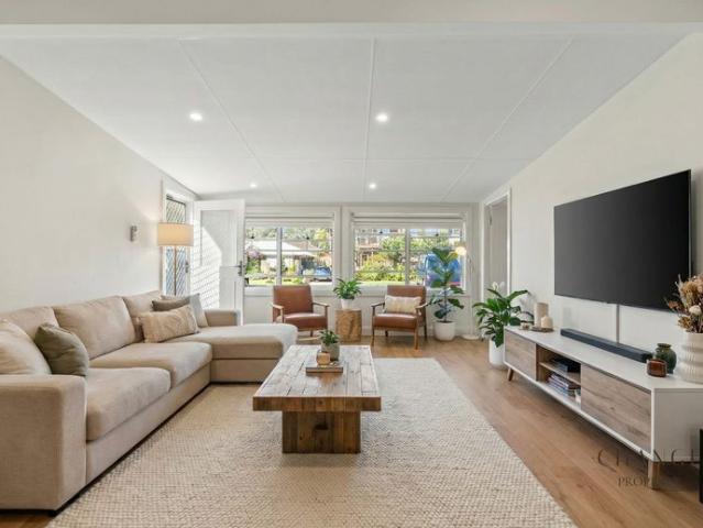 Versatile Dual Occupancy in Prime Waterside Location