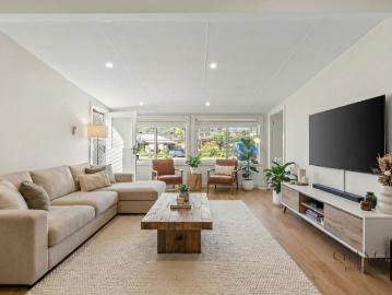 Versatile Dual Occupancy in Prime Waterside Location