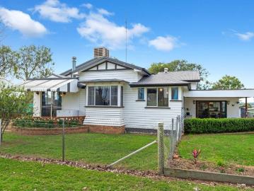 Versatile Family Acreage with Studio, Retreat & Exceptional Water Security