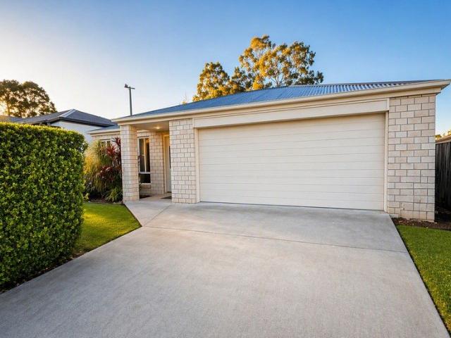 VERSATILE FAMILY HOME IN A QUIET WARNER CUL DE SAC