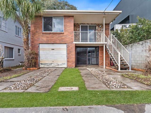 Versatile Family Home with Multi Purpose Living Opposite the Maroochy River!