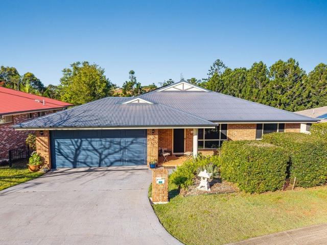 Versatile Family Home with Reserve Outlook