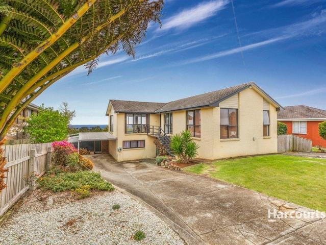 Versatile Family Living with Ocean Views