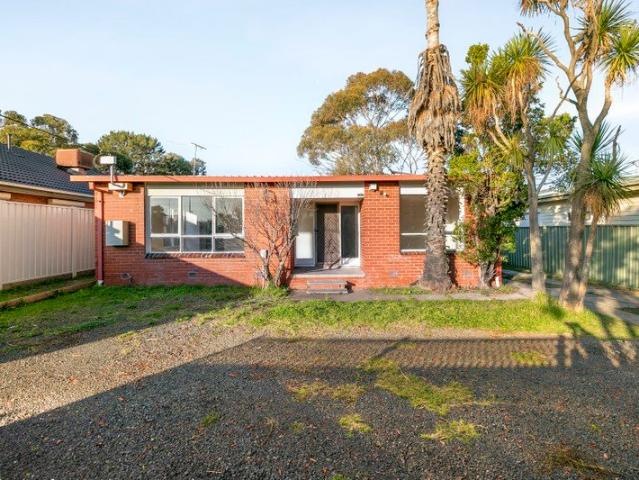 Versatile Family Living with a Fully Self Contained Bungalow