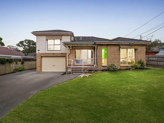 Versatile Family Living with a Self Contained Wing