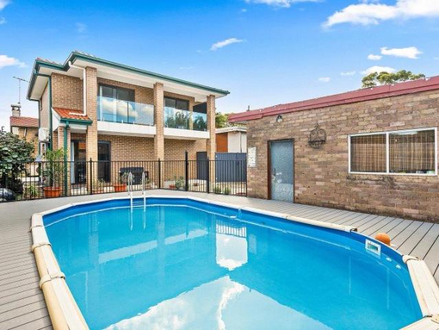 Versatile Family Living with Dual Accommodation on 570sqm