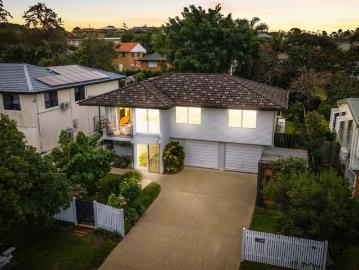 Versatile Family Living with Home Office & Endless Potential on 701m²