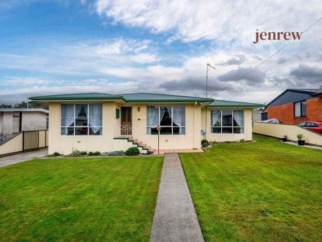 Versatile Family Living with Plenty of Space